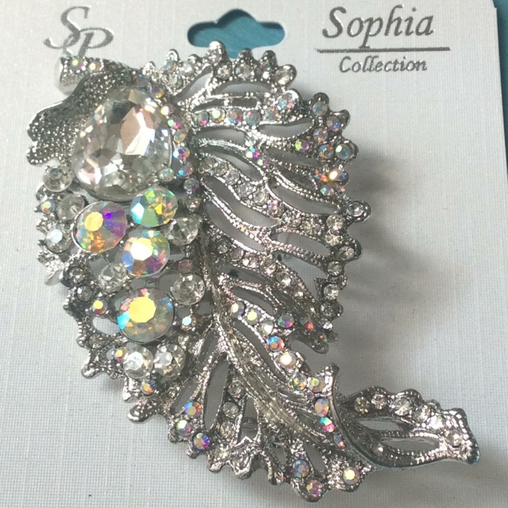 Beautiful rhinestone leaf shaped brooch (a6194) - Picture 1 of 1